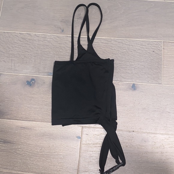 Cropped top with a buckle - Picture 3 of 5